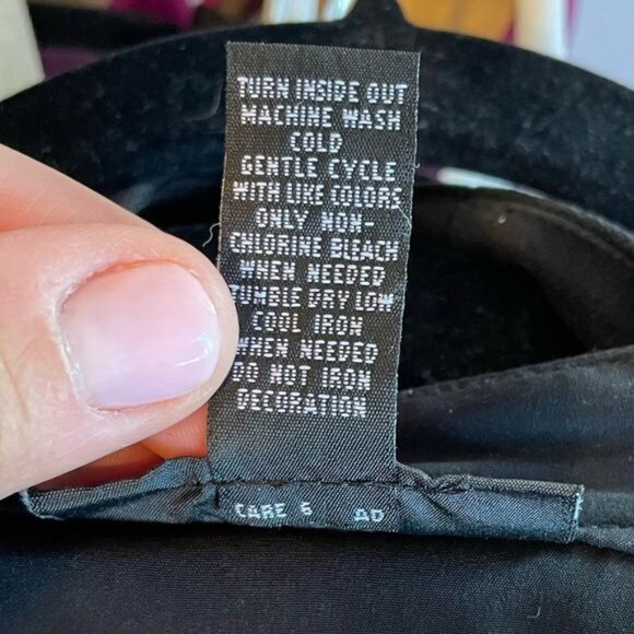 Alfani Cream Silky Blouse Black Studded Shoulders & Cuffs Size 12 - Picture 7 of 7